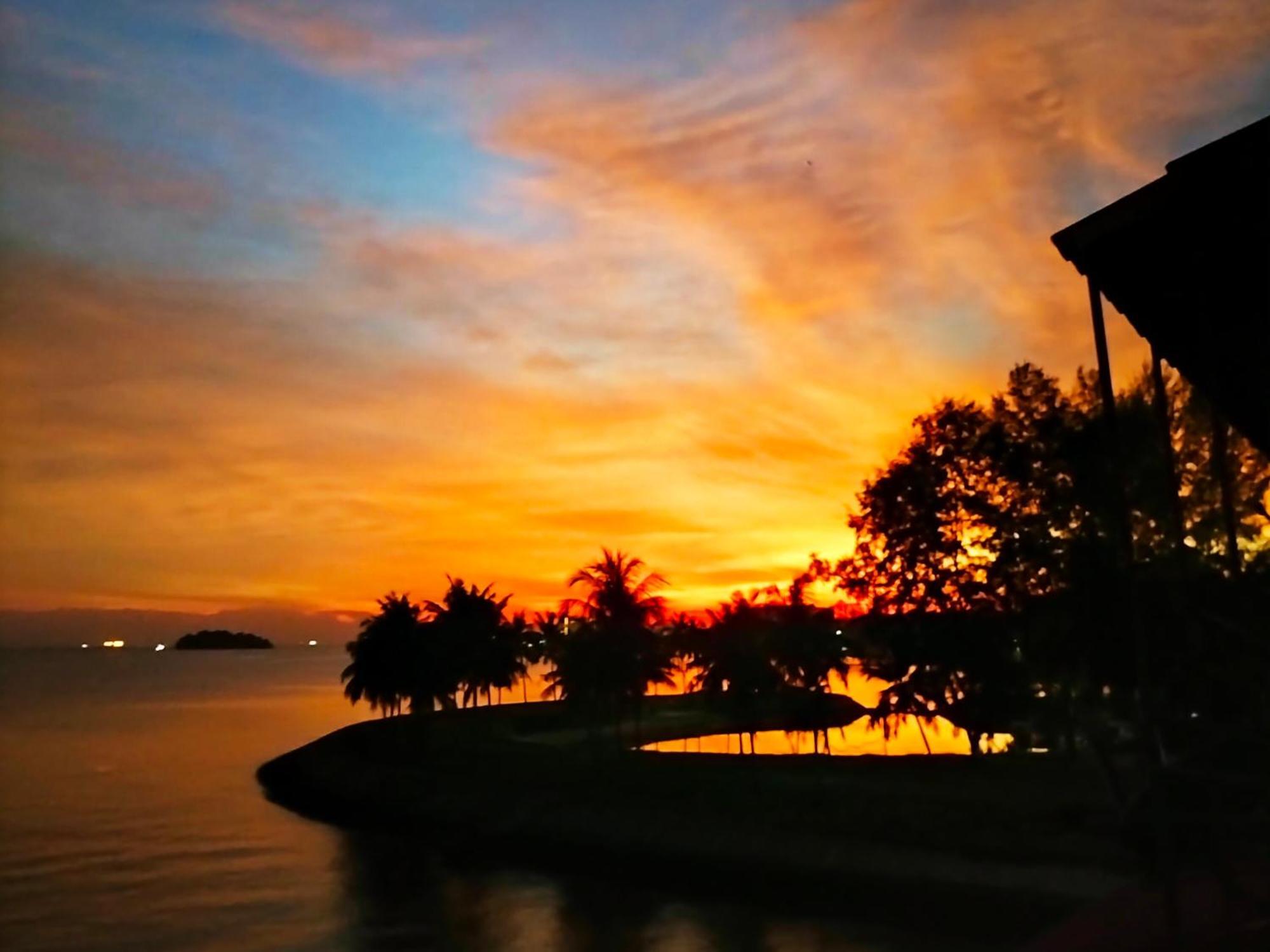 Seafront Sunsetspa Петалинг Джая Екстериор снимка